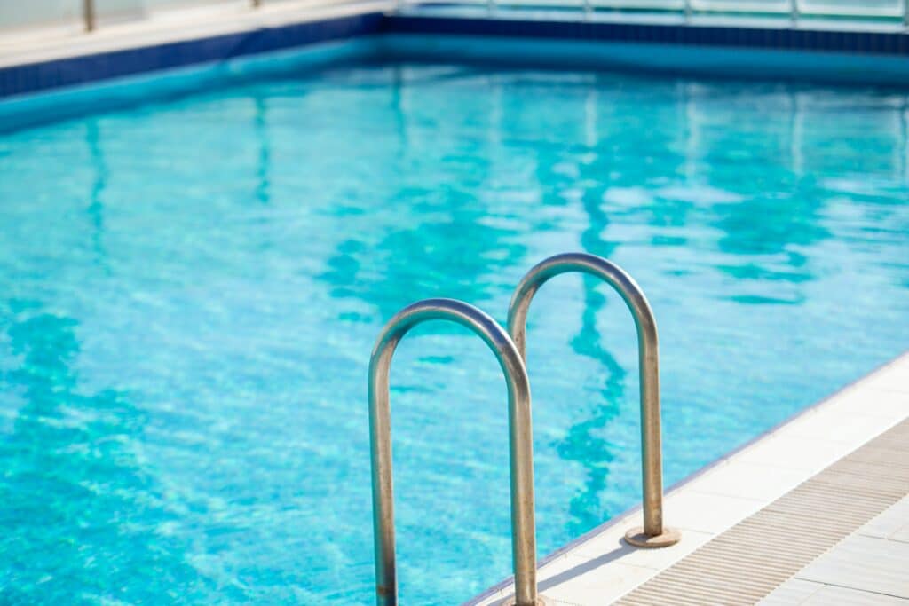 Comment doser correctement le chlore dans une piscine ?